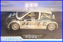 LE988 UNIVERSAL HOBBIES 4506 Voiture 1/18 Renault Clio sport trophy catalunya 24