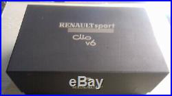 RENAULT SPORT CLIO V6 1/12 SUR SOCLE ALU- en boîte