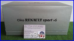 RENAULT SPORT CLIO V6 TROPHY street bleue 1/18 UNIVERSAL HOBBIES 7711218614 voit